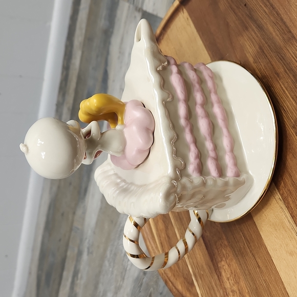 Lenox Tweety Teapot - Picture 5 of 9